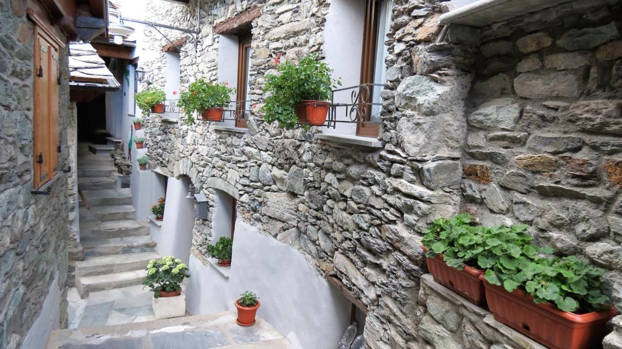 Lo Gnomo Sotto Al Glicine Apartment Châtillon Exterior foto
