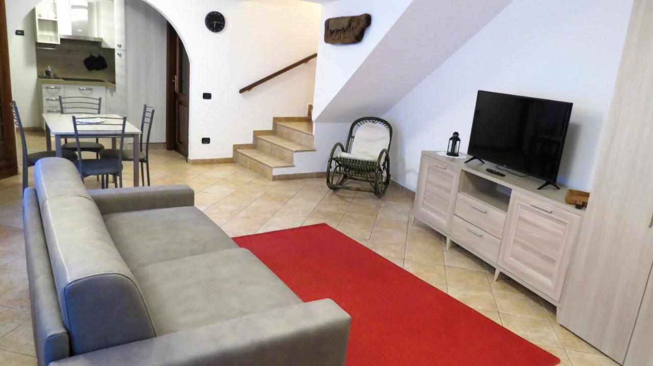 Lo Gnomo Sotto Al Glicine Apartment Châtillon Exterior foto