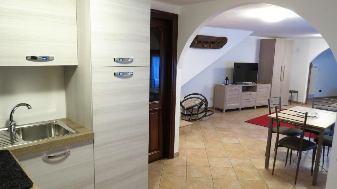 Lo Gnomo Sotto Al Glicine Apartment Châtillon Exterior foto